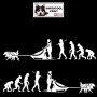 Autocollant Mushing avec attelage chien de traineau - Evolution humaine - Stickers voiture - blanc