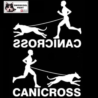 Homme pratiquant du canicross avec son chien sur le texte CANICROSS - Autocollant Canicross - blanc