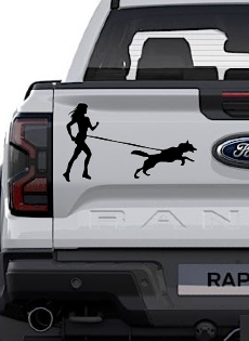 autocollant canicross - femme avec chien nordique - husky - autocollant voiture